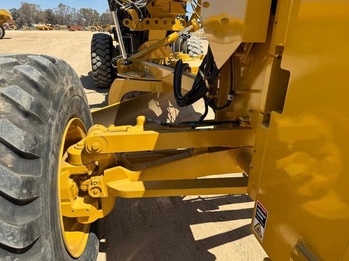 2013 Caterpillar 12M2 