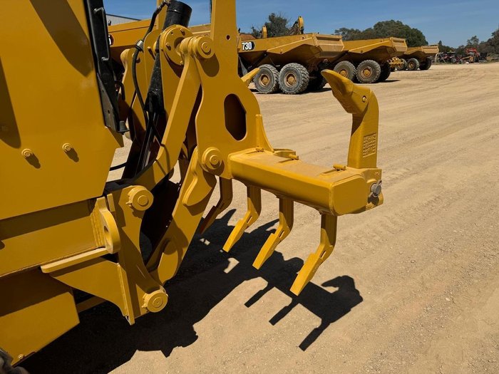 2013 Caterpillar 12M2 