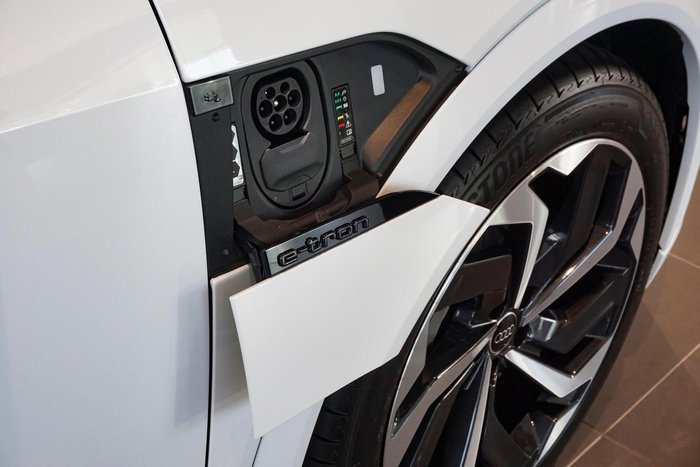 2024 Audi Q8 e-tron 50
