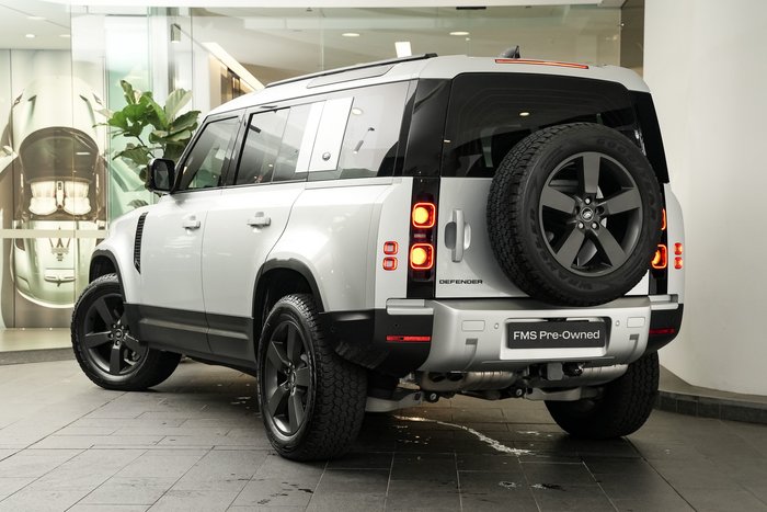 2023 Land Rover Defender 110 D300 SE
