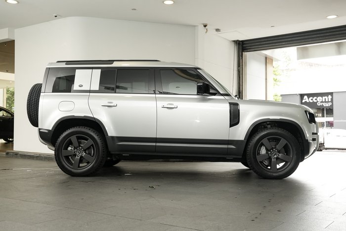 2023 Land Rover Defender 110 D300 SE