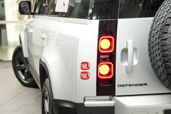2023 Land Rover Defender 110 D300 SE