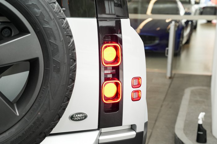 2023 Land Rover Defender 110 D300 SE