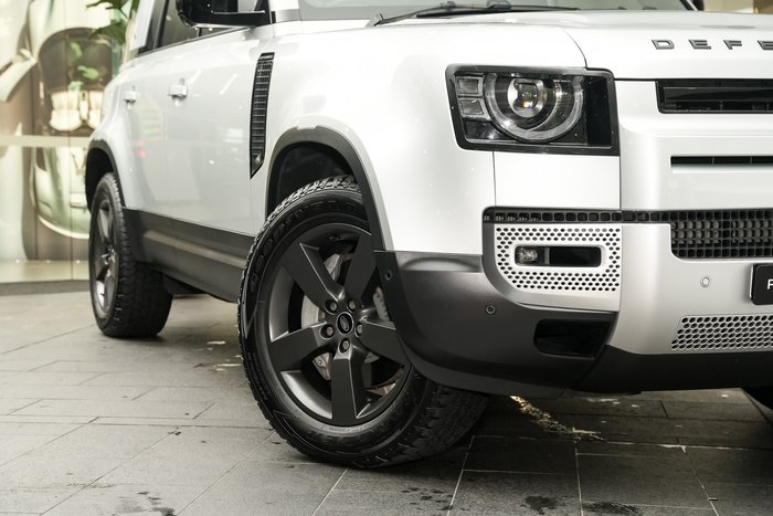 2023 Land Rover Defender 110 D300 SE