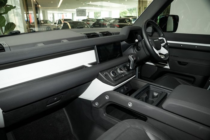2023 Land Rover Defender 110 D300 SE