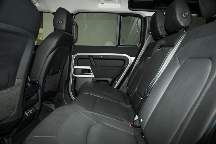 2023 Land Rover Defender 110 D300 SE