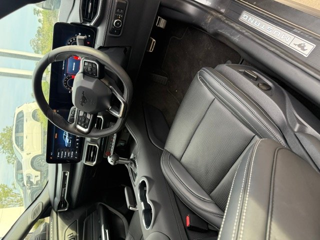 2025 FORD MUSTANG