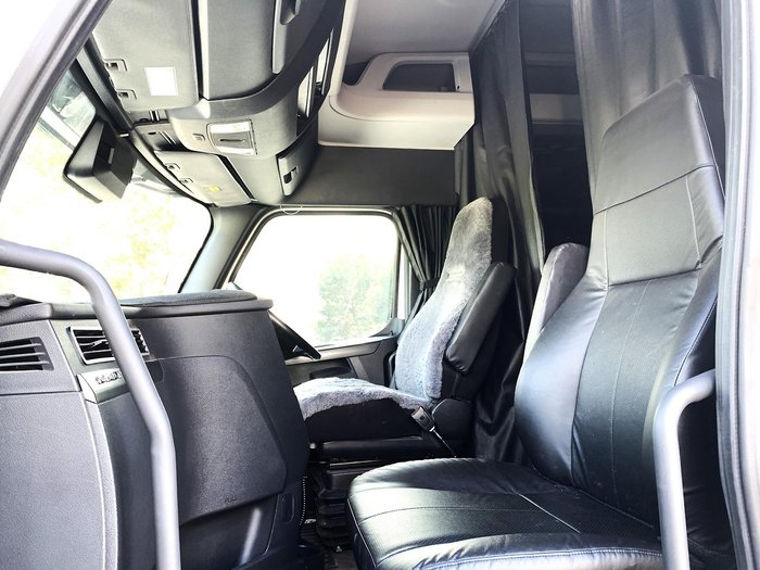 2023 Freightliner Cascadia 126 WHITE