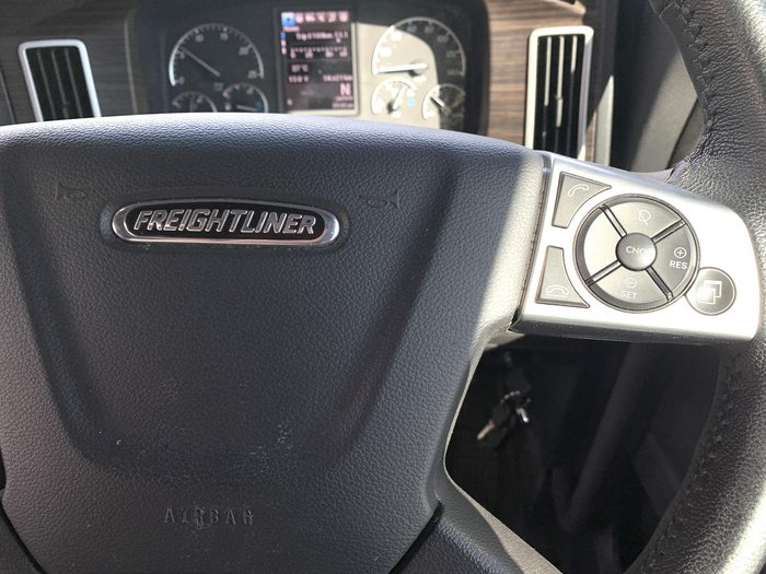 2023 Freightliner Cascadia 126 WHITE