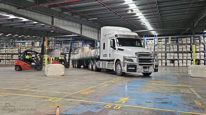2023 Freightliner Cascadia 126 WHITE