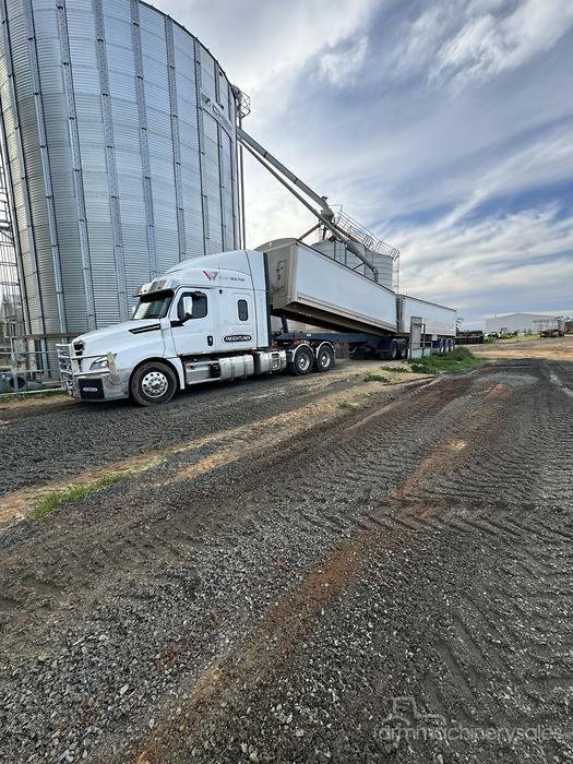 2023 Freightliner Cascadia 126 WHITE