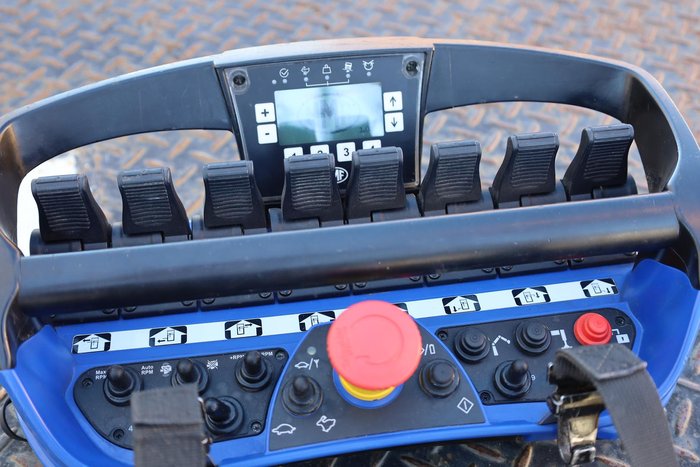 2023 Isuzu F Series FYJ300-350 Crane Truck White