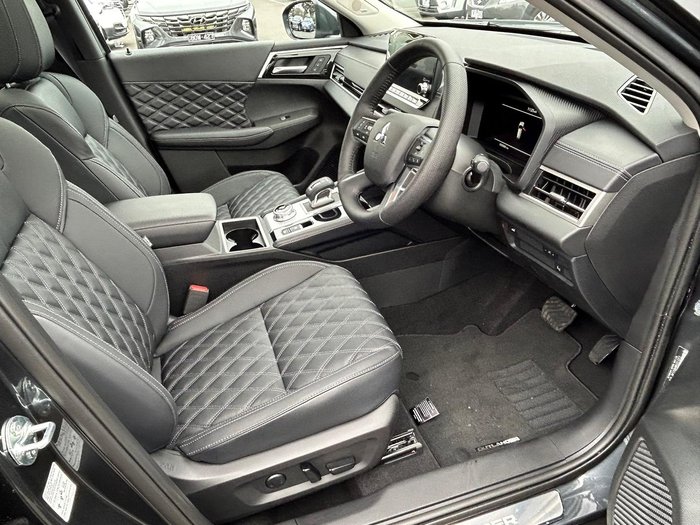 2024 Mitsubishi Outlander Exceed