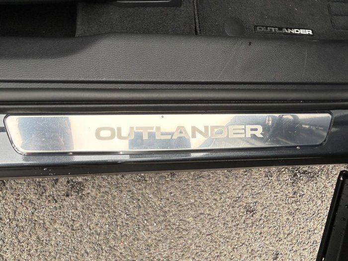 2024 Mitsubishi Outlander Exceed