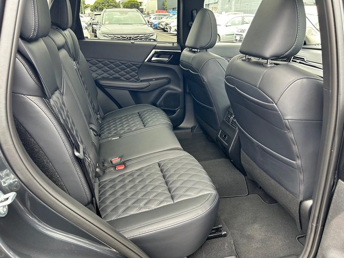 2024 Mitsubishi Outlander Exceed