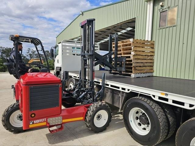2025 Isuzu Fyj Auto 8X4 With Moffett M5 Extra Reach