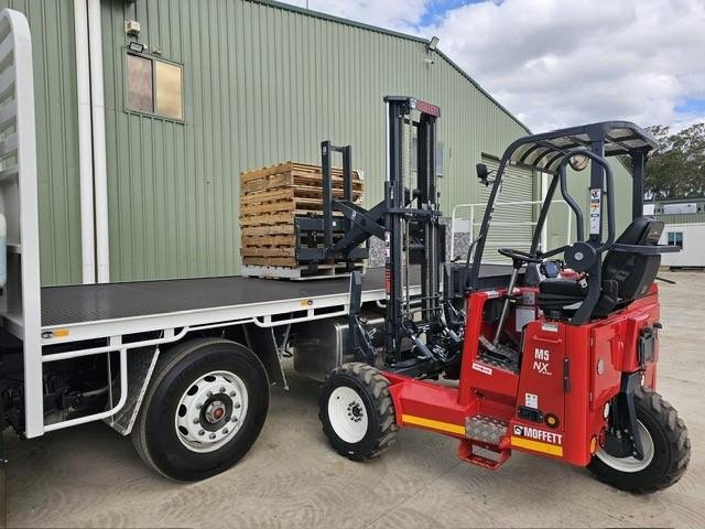 2025 Isuzu Fyj Auto 8X4 With Moffett M5 Extra Reach
