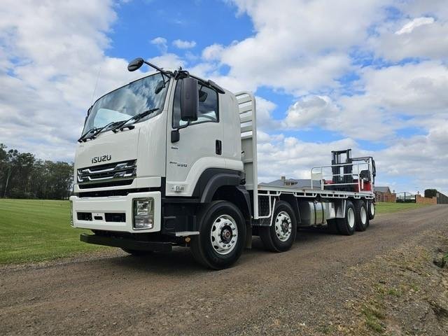 2025 Isuzu Fyj Auto 8X4 With Moffett M5 Extra Reach