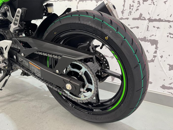 2025 Kawasaki Ninja 500 SE KRT Edition (EX500J) Ninja Green