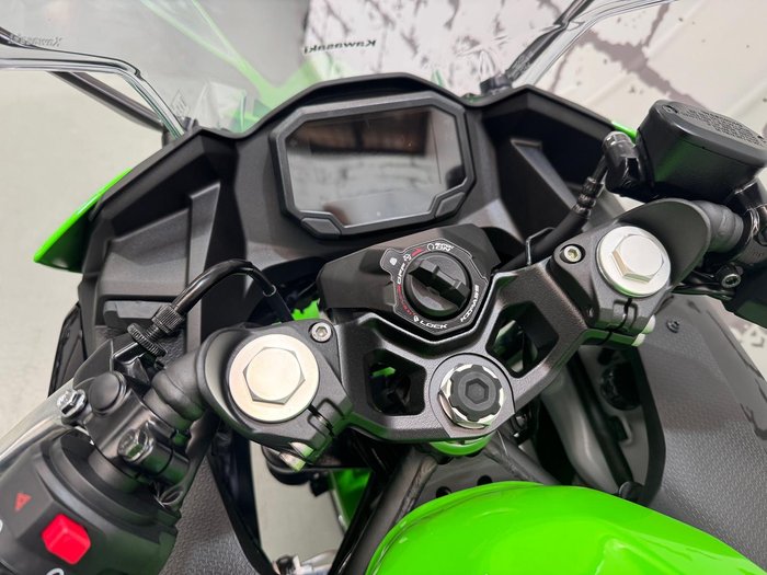 2025 Kawasaki Ninja 500 SE KRT Edition (EX500J) Ninja Green