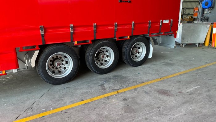 2025 Krueger 34P Double Drop Mezzanine Combination Red