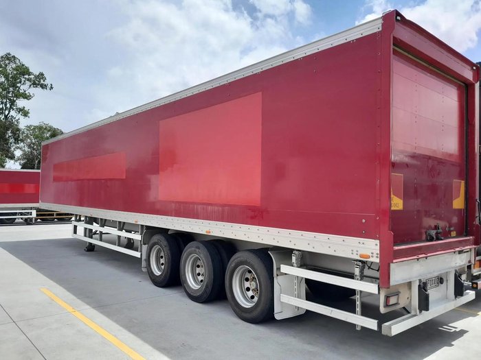 2014 Maxi Trans 24P Dry Freight Van 3.9M High Red