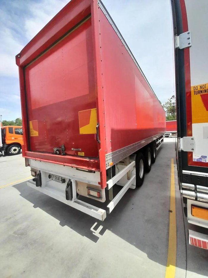 2014 Maxi Trans 24P Dry Freight Van 3.9M High Red