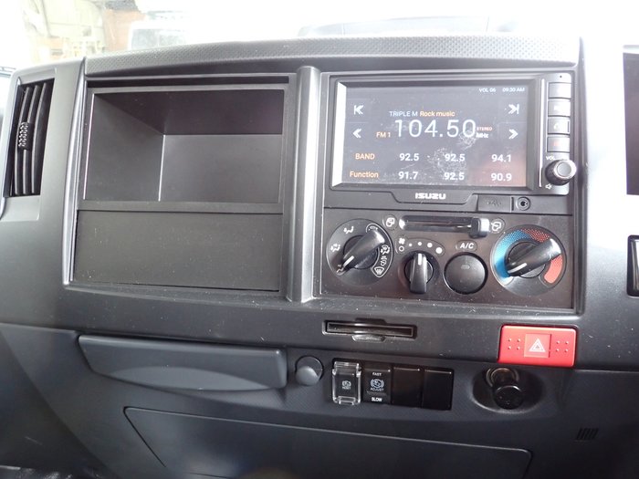 2022 ISUZU NLR 45-150