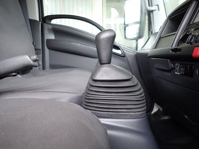 2022 ISUZU NLR 45-150