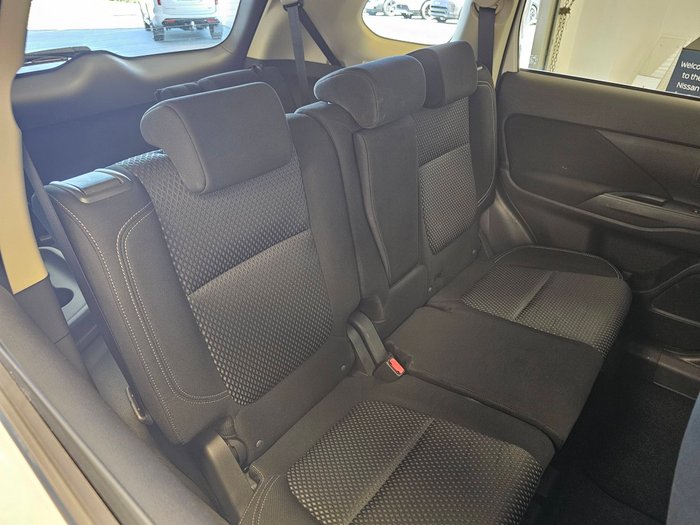 2018 MITSUBISHI OUTLANDER ES 7 SEAT 2WD