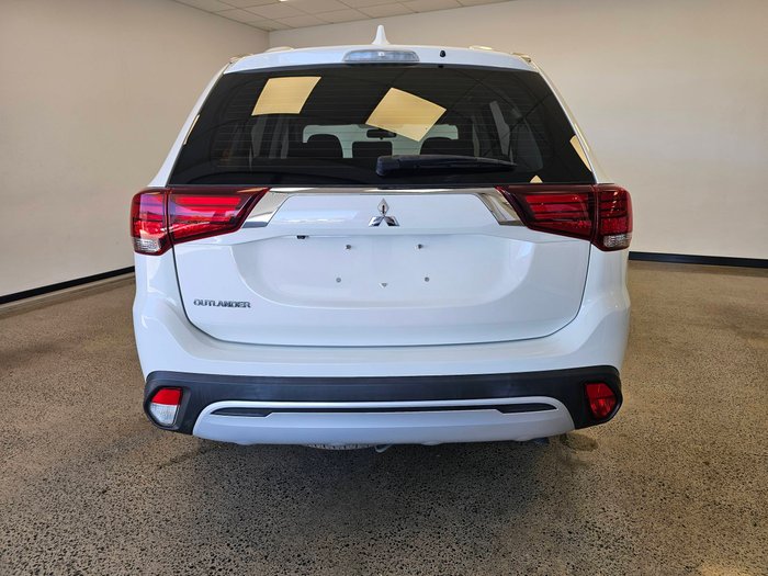 2018 MITSUBISHI OUTLANDER ES 7 SEAT 2WD