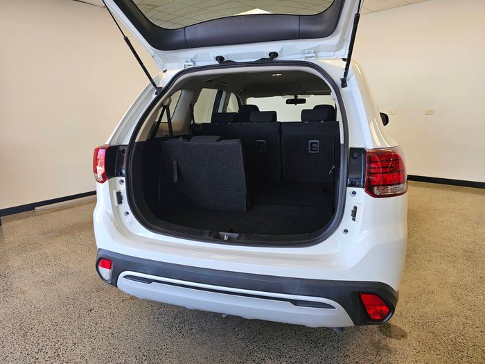 2018 MITSUBISHI OUTLANDER ES 7 SEAT 2WD