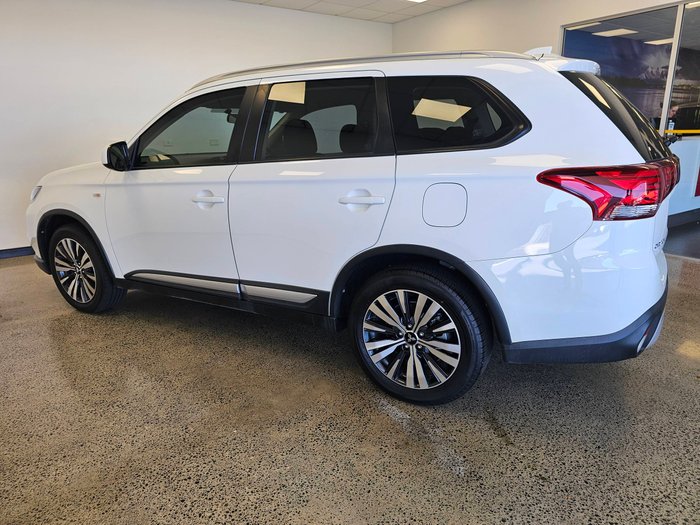2018 MITSUBISHI OUTLANDER ES 7 SEAT 2WD