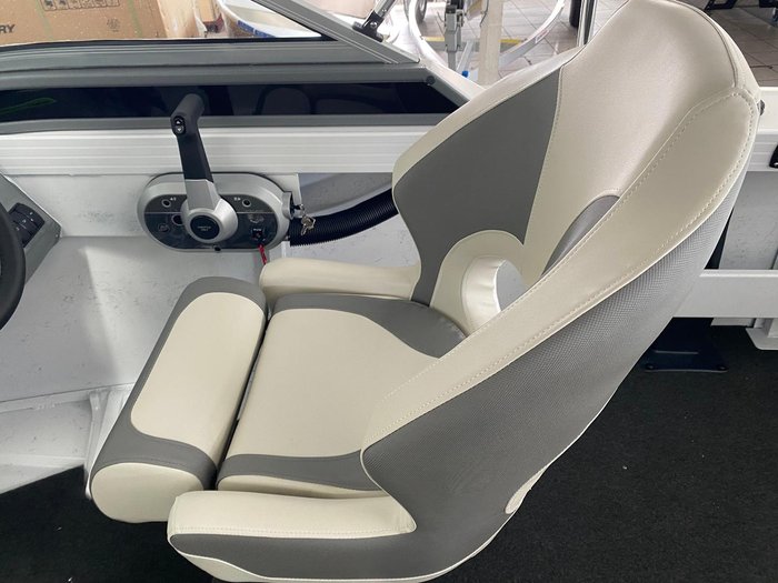 2025 QUINTREX 450 Fishabout Pro