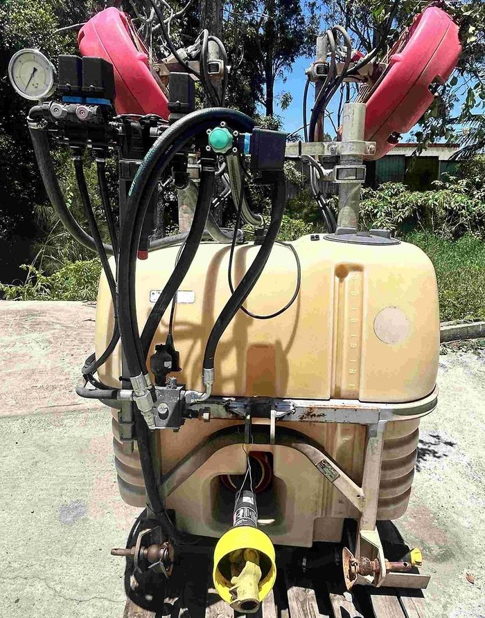 2015 CROPLANDS QUANTUM MIST 500L LINKAGE SPRAYER RED