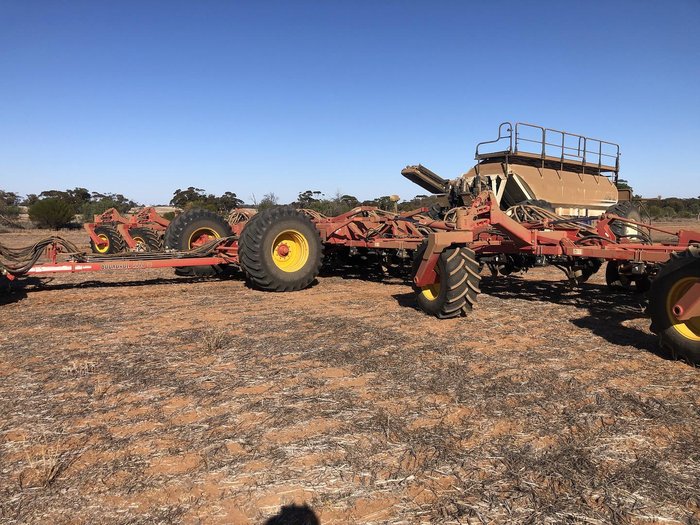 2018 Bourgault 3320-76 Red