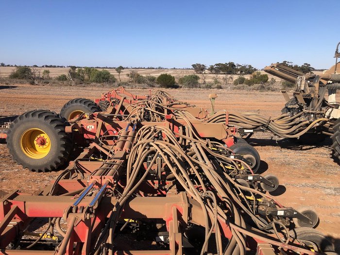 2018 Bourgault 3320-76 Red