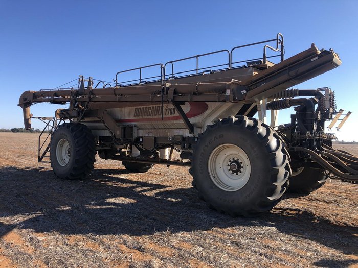 2018 Bourgault 3320-76 Red