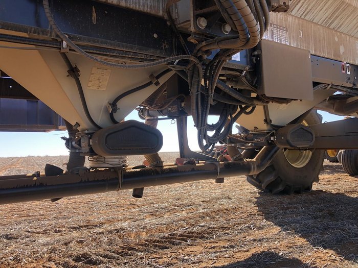 2018 Bourgault 3320-76 Red