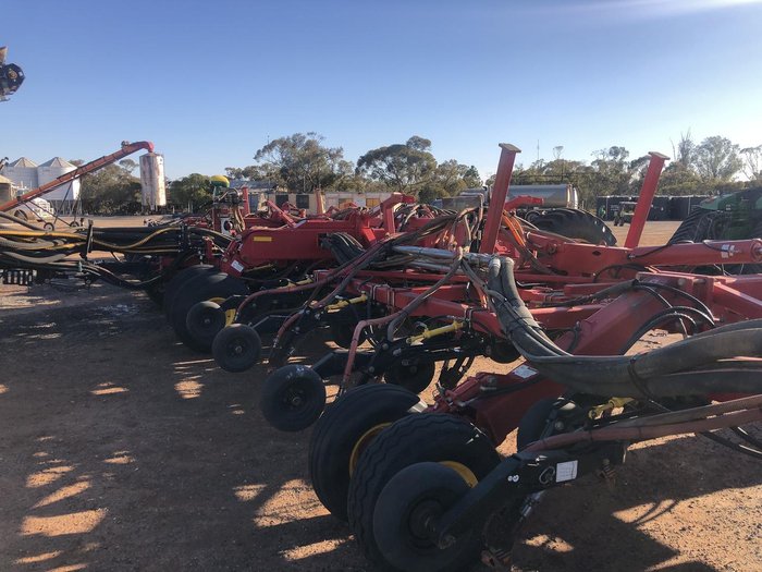 2017 Bourgault 3320-86Phd Red