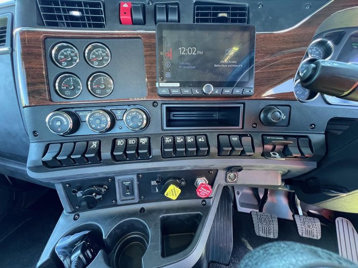 2024 Kenworth T610 Series T610SAR White