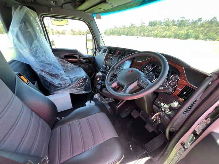 2024 Kenworth T610 Series T610SAR White