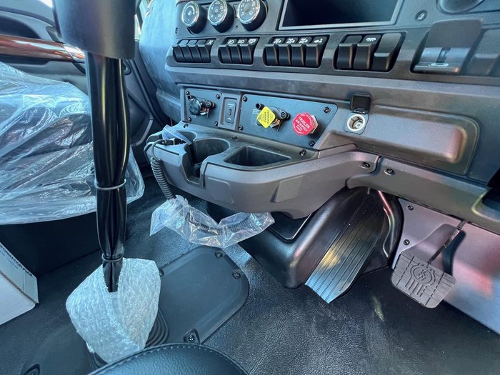 2024 Kenworth T610 Series T610SAR White