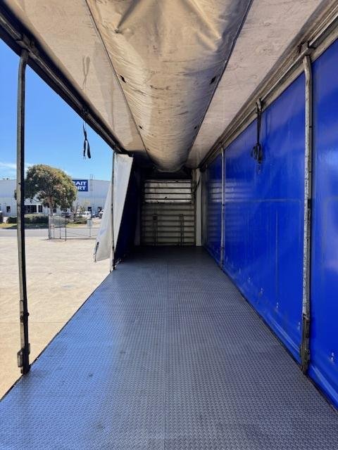 2004 Maxitrans St3 22 Pallet Sd Refrigerated Curtain, Tuck Away Tail Gate