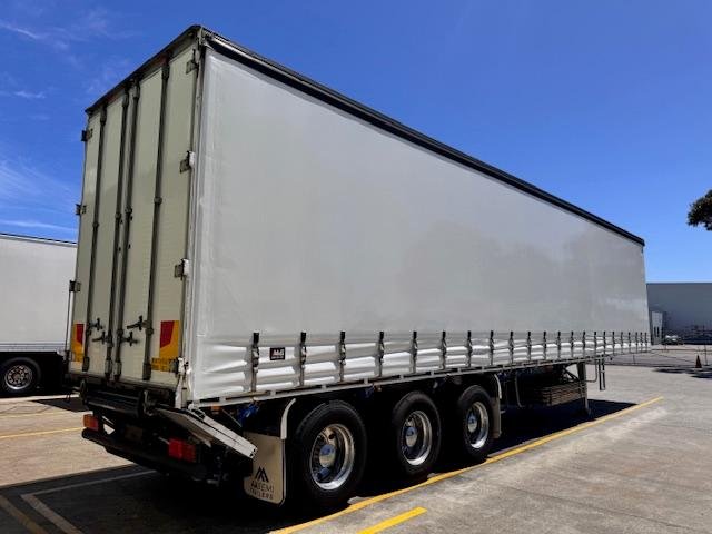 2004 Maxitrans St3 22 Pallet Sd Refrigerated Curtain, Tuck Away Tail Gate