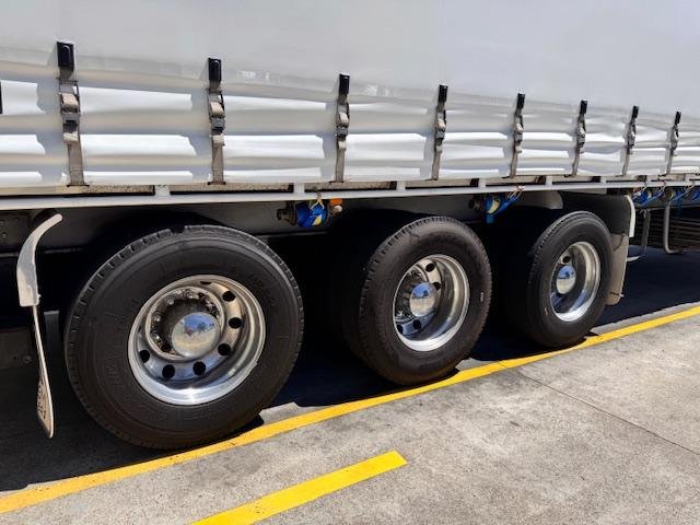 2004 Maxitrans St3 22 Pallet Sd Refrigerated Curtain, Tuck Away Tail Gate