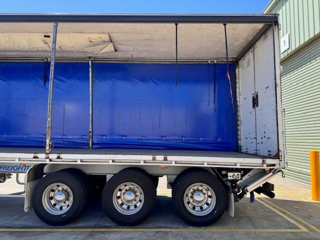 2004 Maxitrans St3 22 Pallet Sd Refrigerated Curtain, Tuck Away Tail Gate