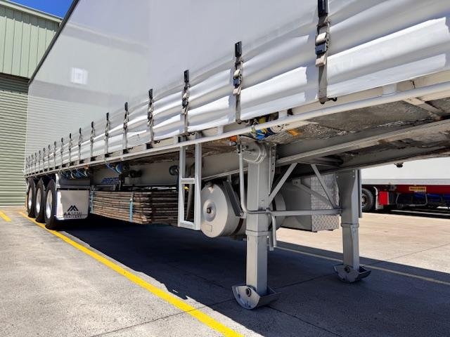 2004 Maxitrans St3 22 Pallet Sd Refrigerated Curtain, Tuck Away Tail Gate