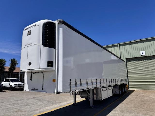 2004 Maxitrans St3 22 Pallet Sd Refrigerated Curtain, Tuck Away Tail Gate