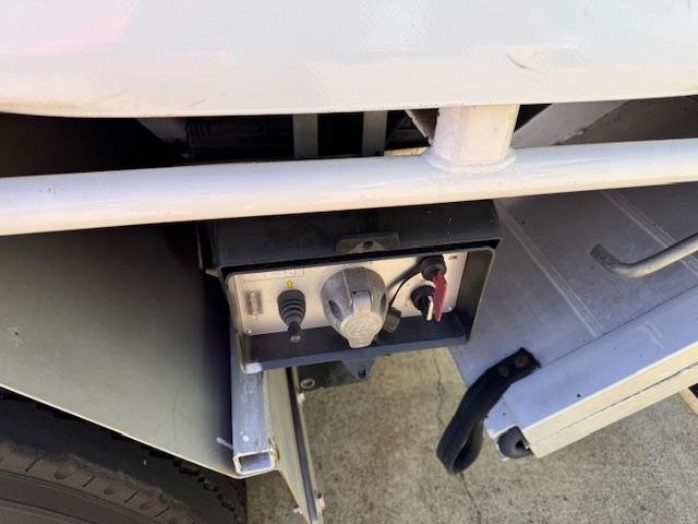 2004 Maxitrans St3 22 Pallet Sd Refrigerated Curtain, Tuck Away Tail Gate